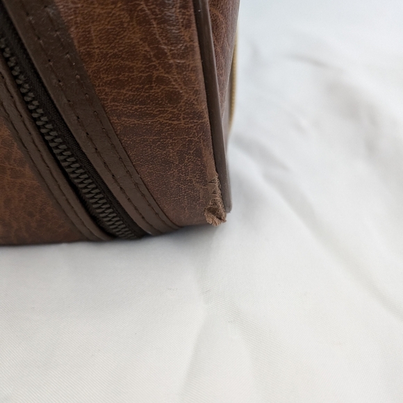 Columbia 300 White Dot 12.6 lbs Silver Swirl Bowling Ball & Talon Leather Case - Picture 15 of 15